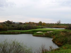 Victoria National 5th Water