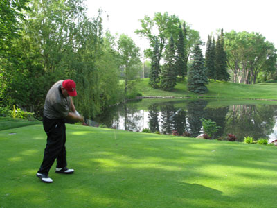 Dad takes dead aim while attacking this par three