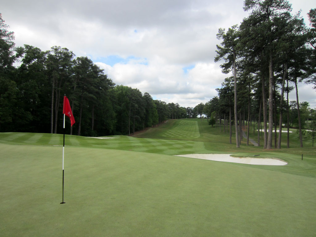 10th Hole at Peachtree Golf Club (519 Yard Par 5)