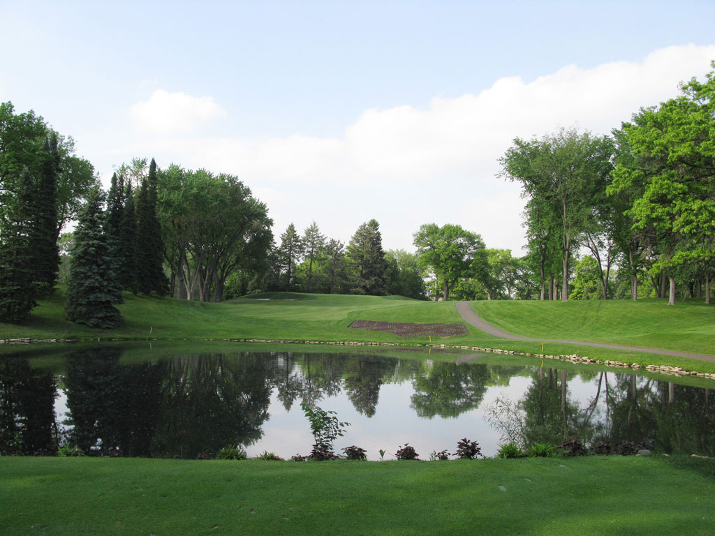 10th Hole at Minneapolis Golf Club (230 Yard Par 3)