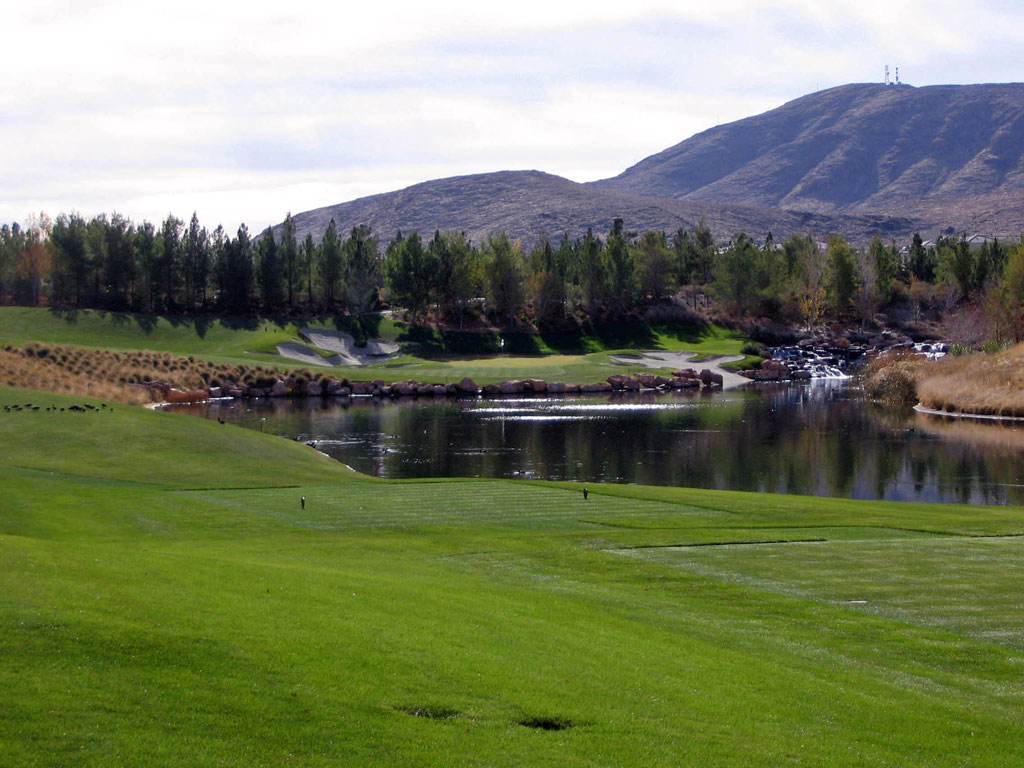 5th Hole at Southern Highlands Golf Club (365 Yard Par 4)