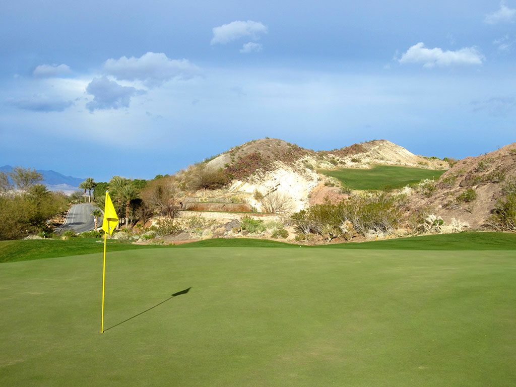 16th Hole at SouthShore Golf Club (212 Yard Par 3)