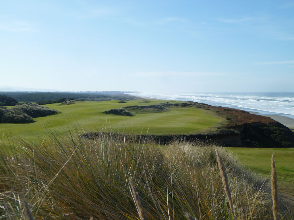The favorite hole of many patrons to the resort is the coastal 16th at Bandon Dunes