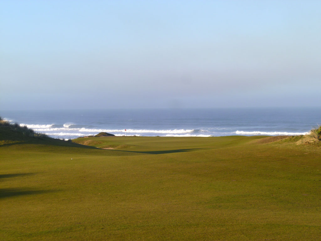 The approach shot on the 4th Hole at Bandon Dunes