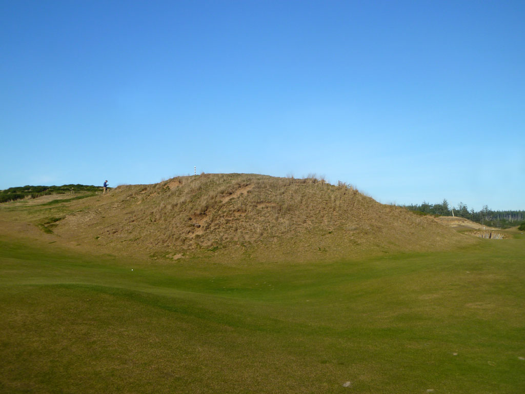 The intimidating Alps mound found on the 16th Hole at Old Macdonald