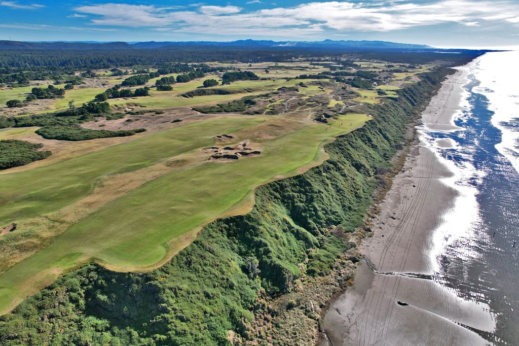 Pacific Dunes — clubhouse