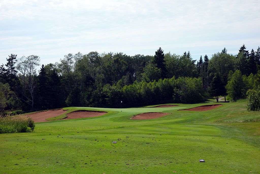 5th Hole at Dundarave Golf Course (162 Yard Par 3)