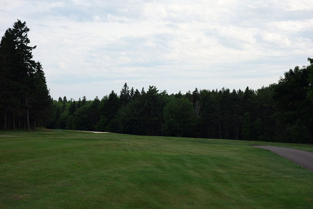 13th Hole at Mill River Golf Course (565 Yard Par 5)