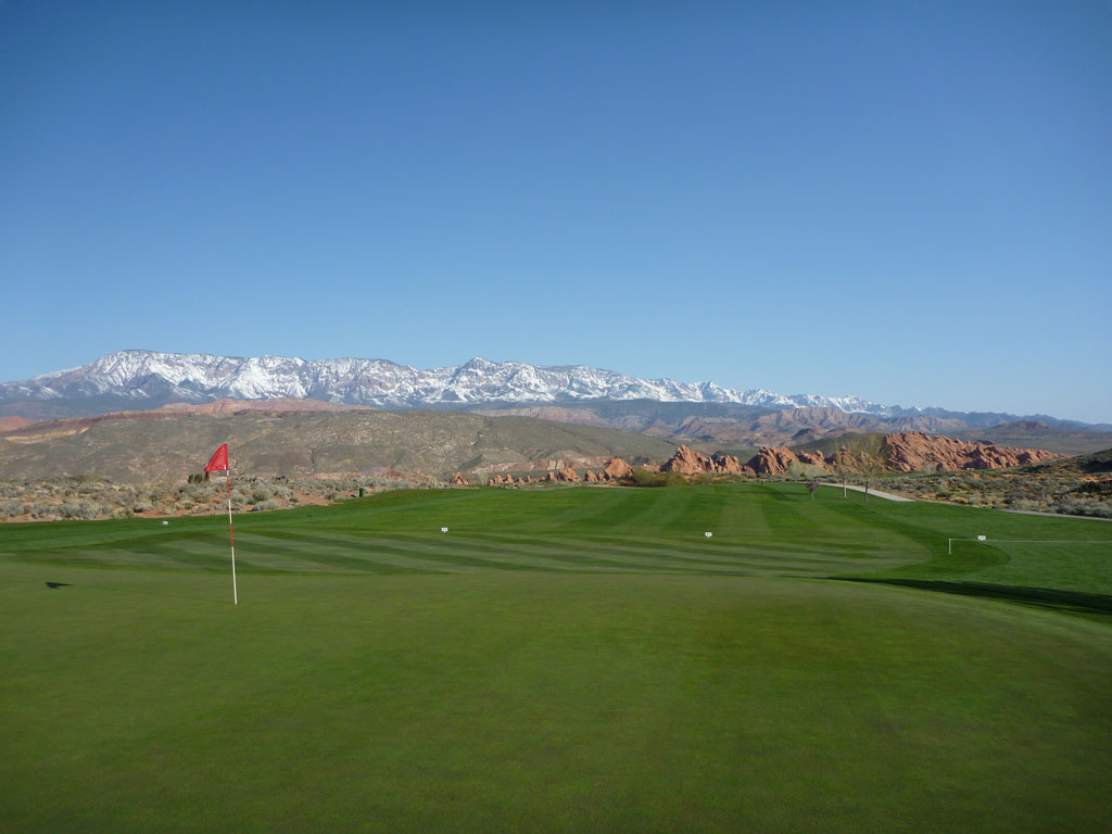 6th Hole at Sky Mountain Golf Course (481 Yard Par 5)