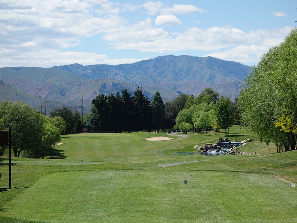 2nd Hole at Highlander Golf Club (352 Yard Par 4)